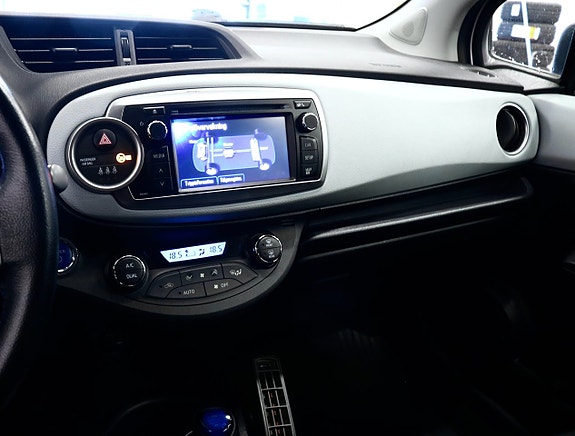 Toyota Yaris 12 of 15