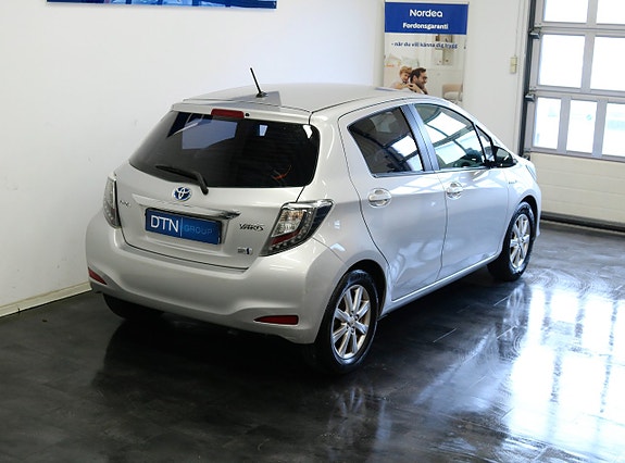 Toyota Yaris 2 of 15