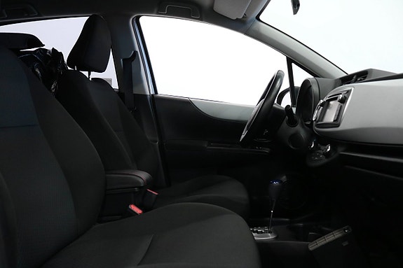 Toyota Yaris 8 of 15