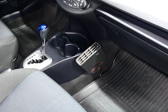Toyota Yaris 9 of 15