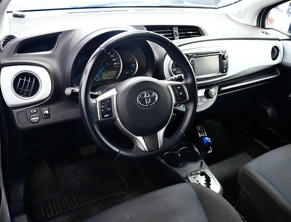 Toyota Yaris 10 of 15