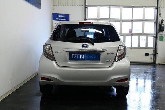 Toyota Yaris 4 of 15
