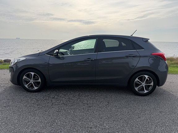 Hyundai i30 2 of 15