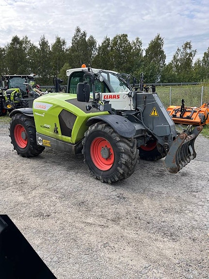 Claas Scorpion 7030 2 of 6