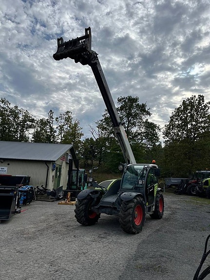 Claas Scorpion 7030 4 of 6