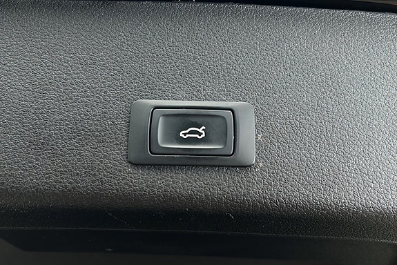 Audi e-tron 15 of 23