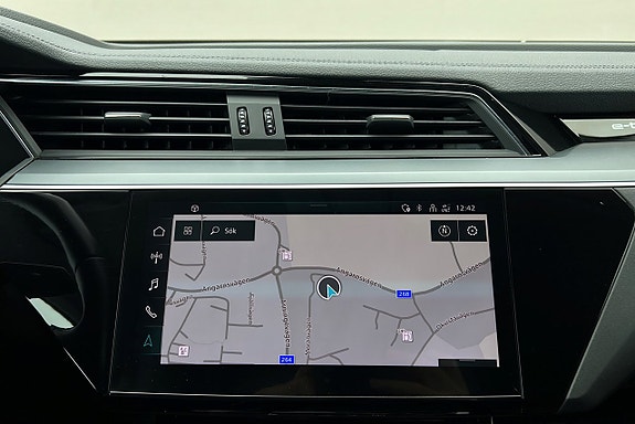 Audi e-tron 8 of 23