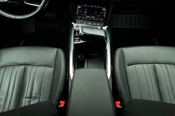 Audi e-tron 9 of 23