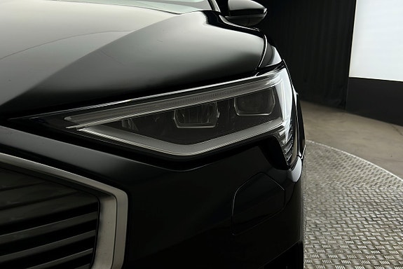 Audi e-tron 11 of 23