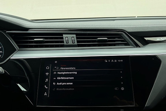 Audi e-tron 19 of 23