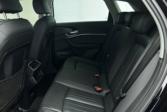 Audi e-tron 13 of 23
