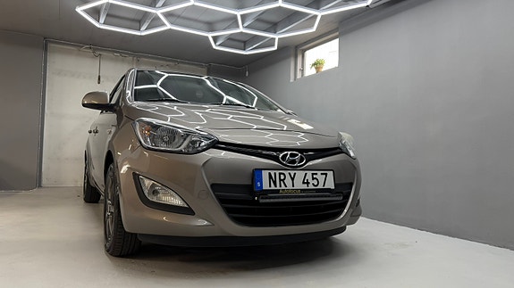 Hyundai i20 3 of 10