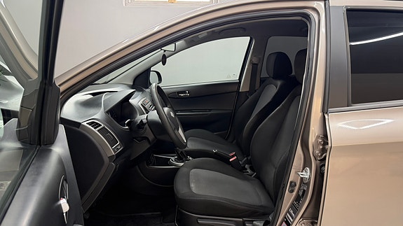 Hyundai i20 7 of 10