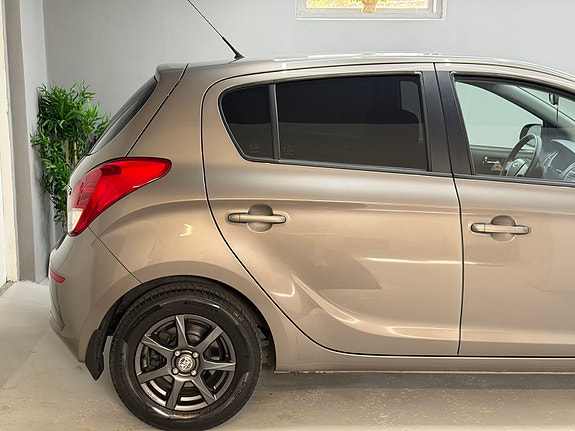 Hyundai i20 4 of 10