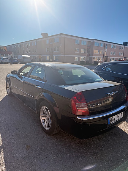 Chrysler 300C 2 of 7