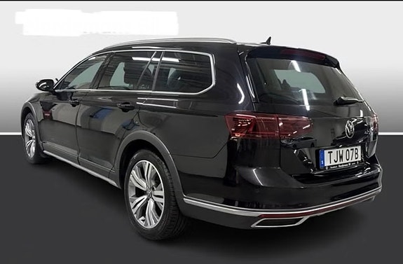 Volkswagen Passat Alltrack 3 of 7
