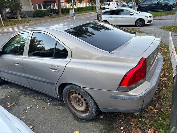 Volvo S60 3 of 6