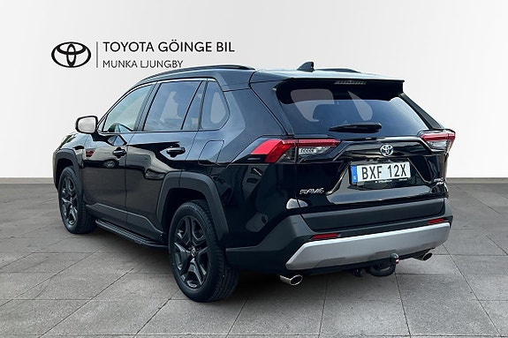 Toyota RAV4 3 of 14