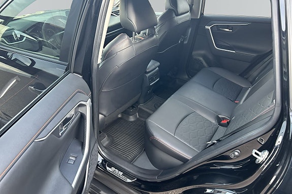 Toyota RAV4 8 of 14
