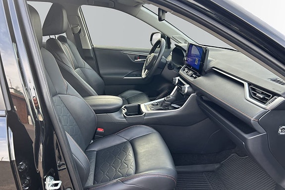 Toyota RAV4 7 of 14
