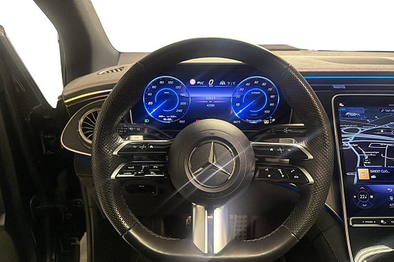 Mercedes-Benz EQE43 SUV 8 of 24