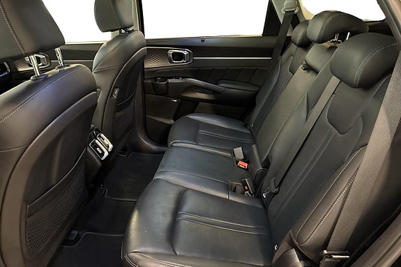 Kia Sorento 16 of 30