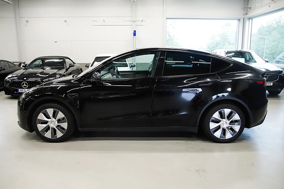Tesla Model Y 3 of 12