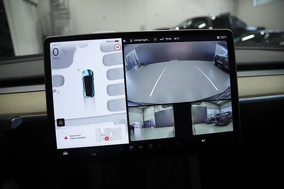 Tesla Model Y 9 of 12