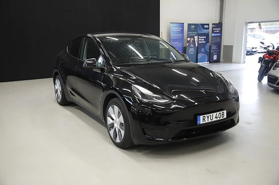 Tesla Model Y 5 of 12