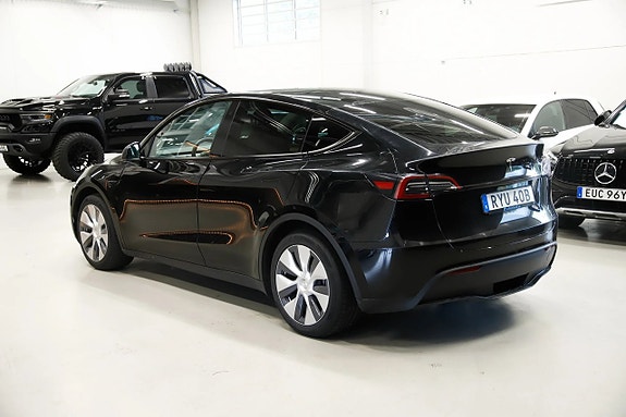 Tesla Model Y 4 of 12