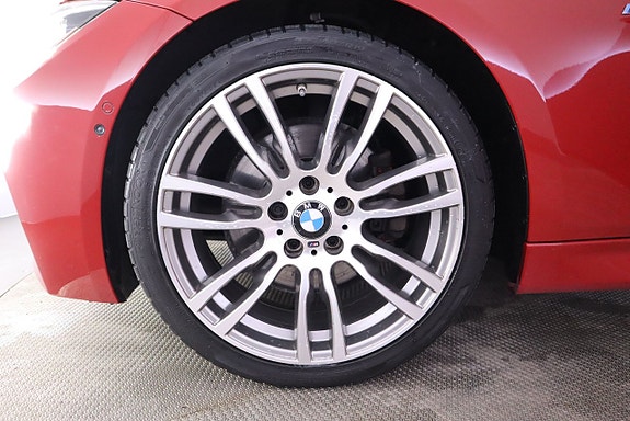 BMW 330xd 9 of 25