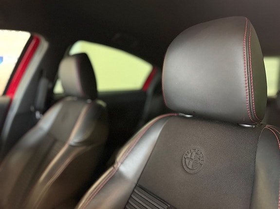 Alfa Romeo Giulietta 16 of 27