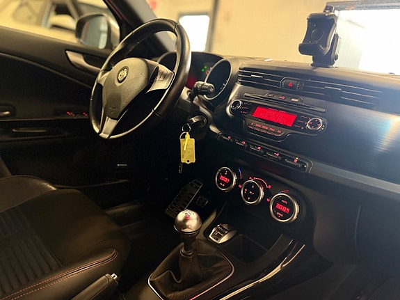 Alfa Romeo Giulietta 22 of 27