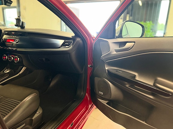 Alfa Romeo Giulietta 18 of 27