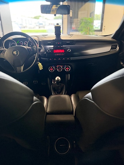 Alfa Romeo Giulietta 23 of 27