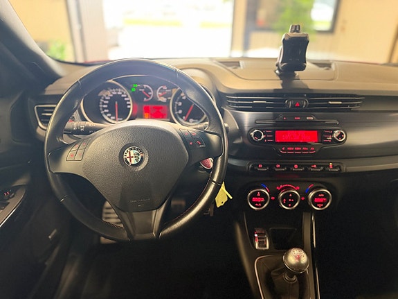Alfa Romeo Giulietta 25 of 27