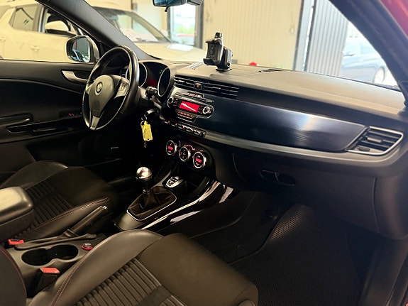 Alfa Romeo Giulietta 19 of 27