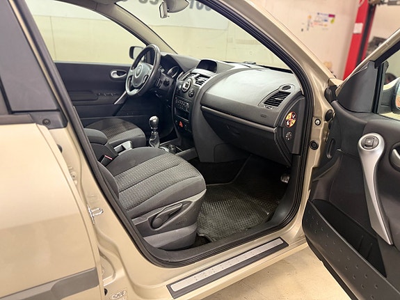 Renault Megane 13 of 16