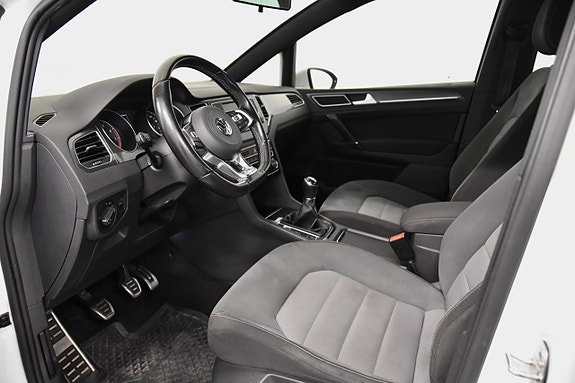 Volkswagen Golf Sportsvan 10 of 20