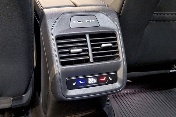 Volkswagen Passat 12 of 13