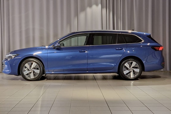 Volkswagen Passat 2 of 13