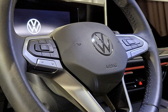 Volkswagen Passat 9 of 13