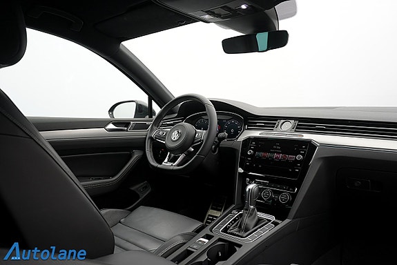 Volkswagen Passat 18 of 30