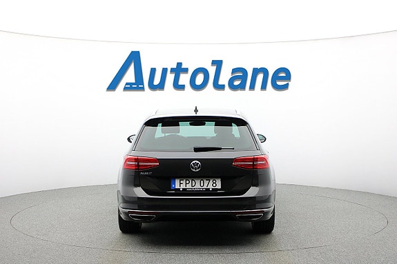 Volkswagen Passat 7 of 30