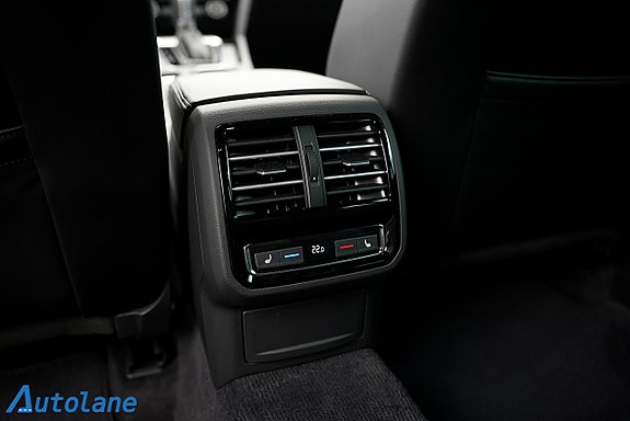 Volkswagen Passat 23 of 30