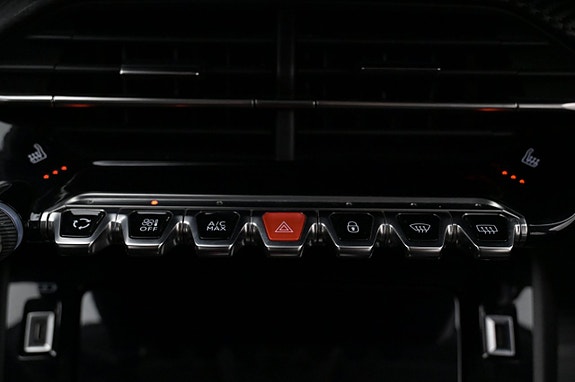 Peugeot e-2008 18 of 27