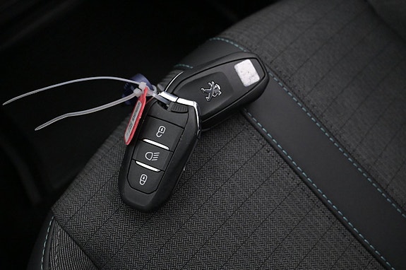 Peugeot e-2008 21 of 27