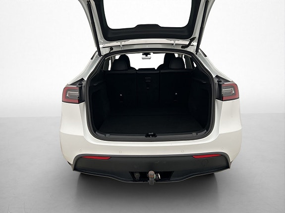Tesla Model Y 11 of 30