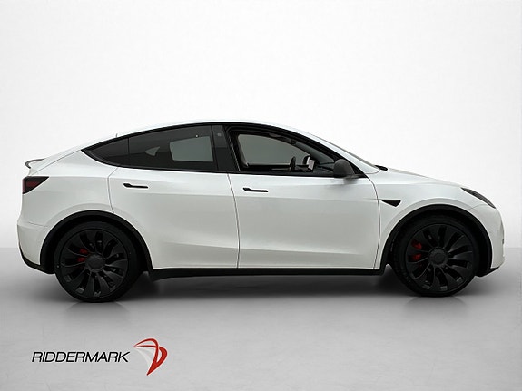 Tesla Model Y 10 of 30