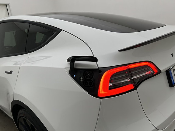 Tesla Model Y 13 of 30